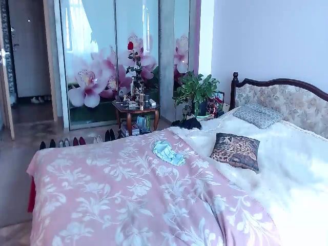 Live sex webcam photo for JuliannaLux #268616181