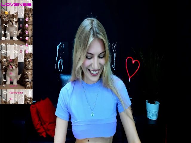 Live sex webcam photo for LiliManchest #268621735