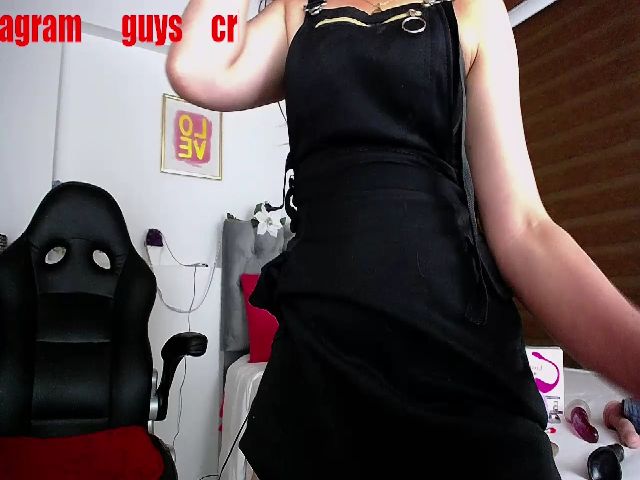 Live sex webcam photo for Cristal_19 #268613811