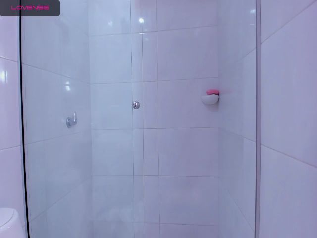 Live sex webcam photo for CurvyBlue #268625924