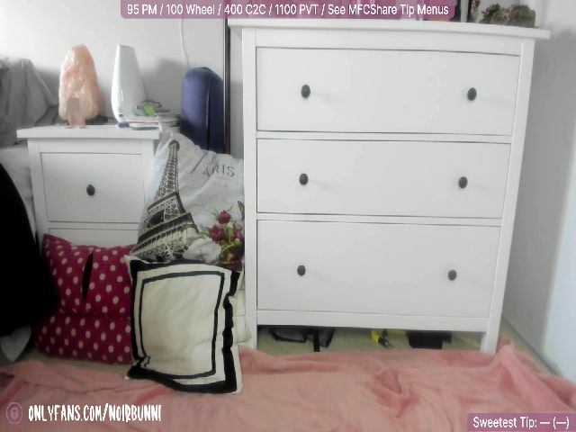 Live sex webcam photo for NoirBunni #268627643