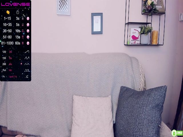 Live sex webcam photo for FoxyDarkX #268611986