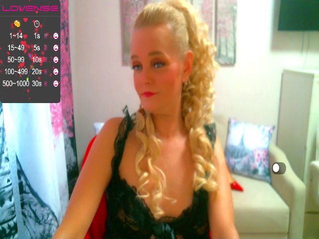 Live sex webcam photo for ChristiRoses #268621992