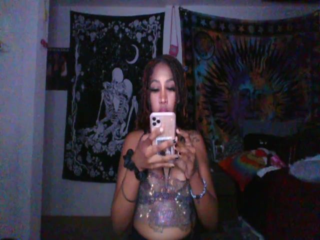 Live sex webcam photo for hennyhoneypot #268615203