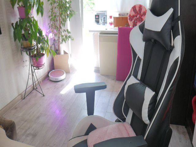 Live sex webcam photo for Katrinarya #268616837