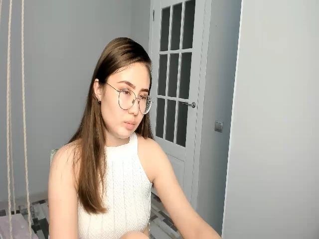 Live sex webcam photo for KimiNei #268622429