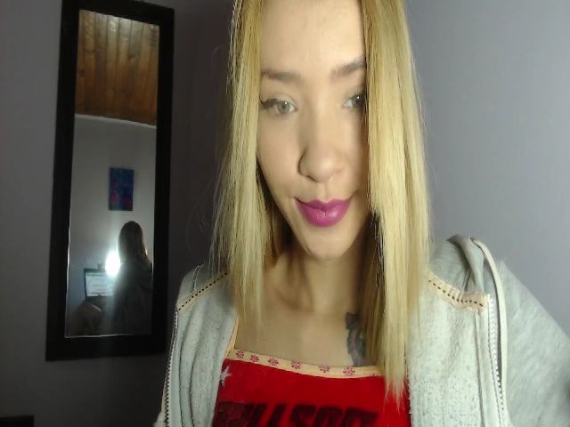 Live sex webcam photo for KellyUnicorn #268613520