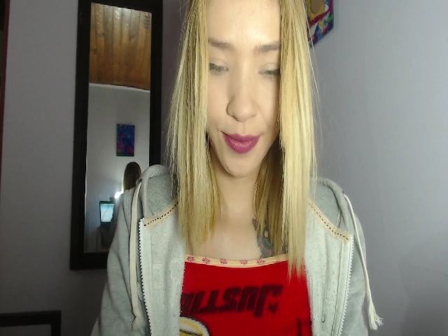 Live sex webcam photo for KellyUnicorn #268615516