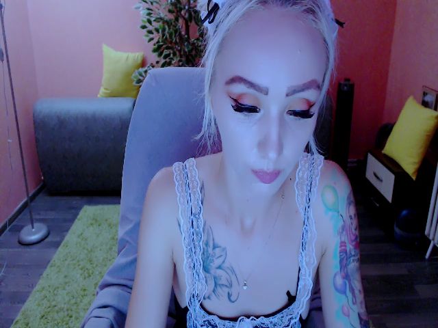Live sex webcam photo for Blondedirty94 #268623529