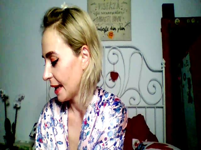 Live sex webcam photo for GoldenGirl4U1 #268617560
