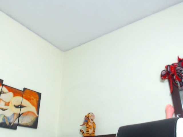 Live sex webcam photo for Carolinadirty #268623770