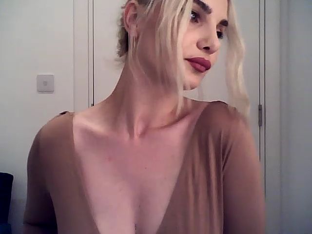 Live sex webcam photo for MiaK_ #268620376