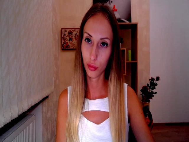 Live sex webcam photo for Helen_Blare #268622032