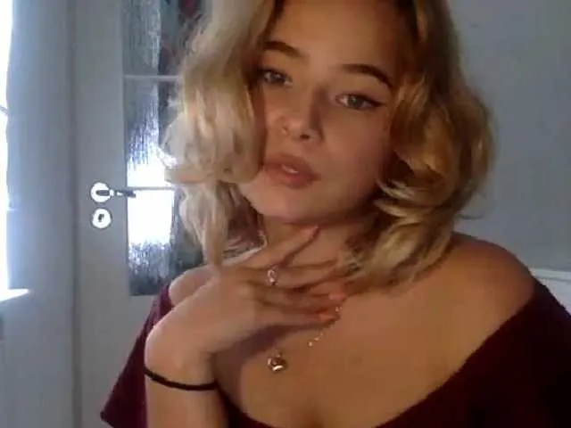 Live sex webcam photo for GraceXhoney #268618422