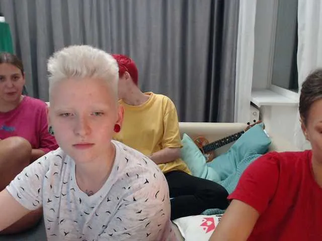 Live sex webcam photo for BugaGirls #268629156