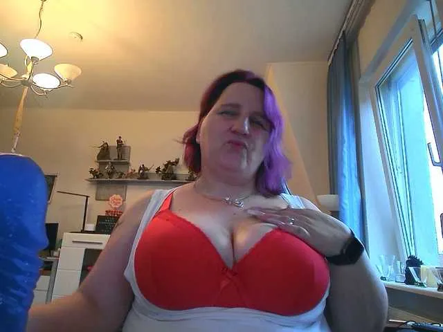 Live sex webcam photo for DrachenLady39 #268635059