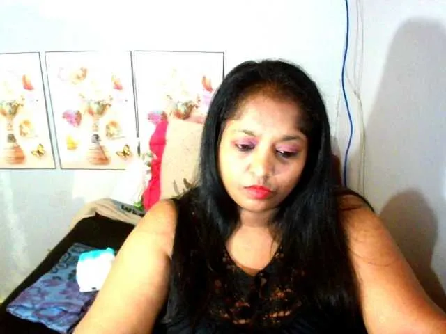 Live sex webcam photo for Indiantasha #287986162