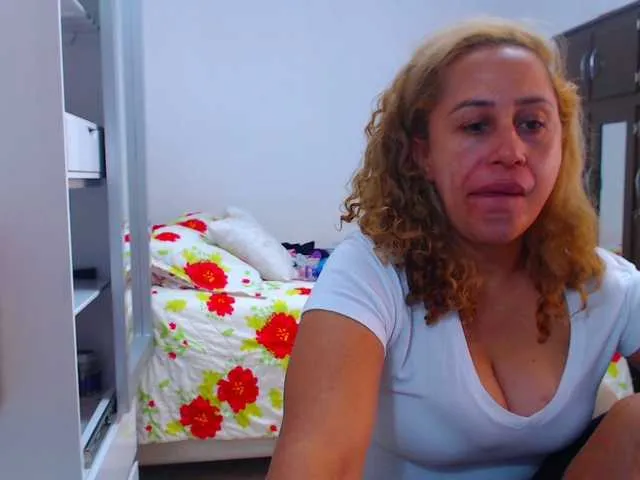 Live sex webcam photo for RoxanaMilf #268646561