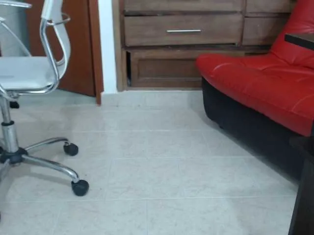 Live sex webcam photo for MiaRosse- #268646248