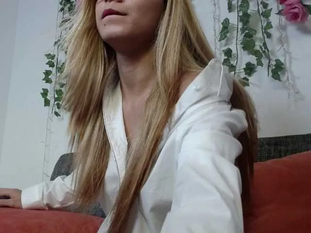 Live sex webcam photo for Sweet-Girl-2 #268630731