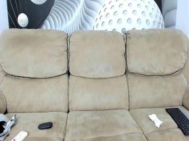 Live sex webcam photo for HaleySweet18 #268650912