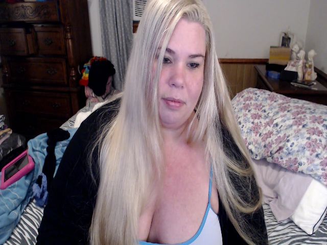 Live sex webcam photo for PlumpKittyKat #268632701