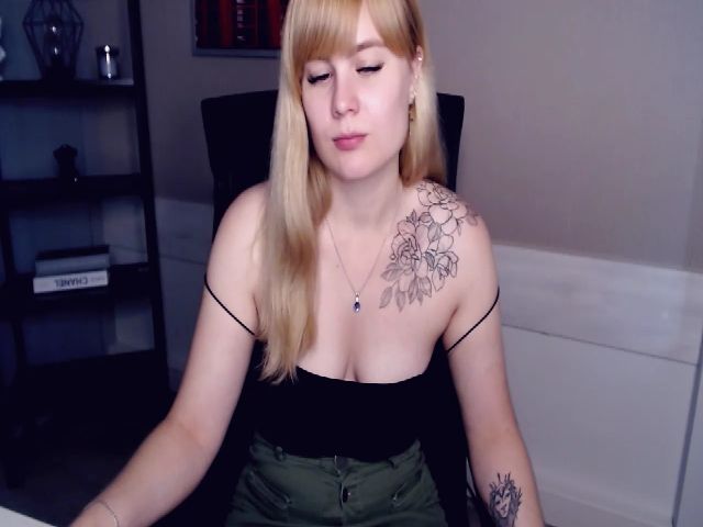 Live sex webcam photo for AdelinaBlondy #268639009