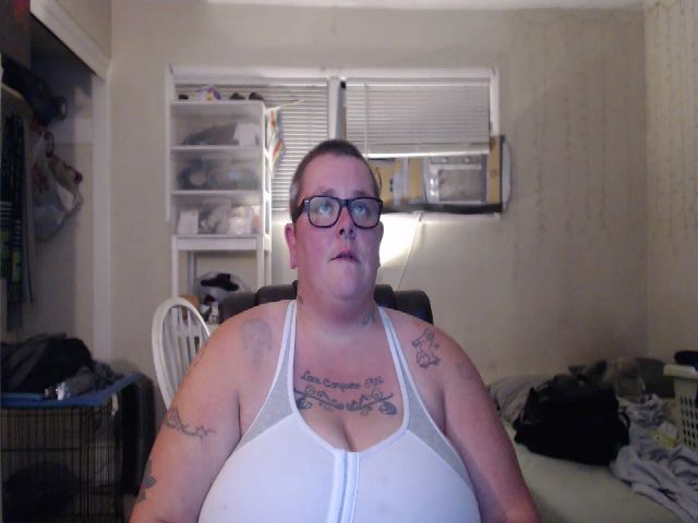 Live sex webcam photo for PunkChick420 #268634738