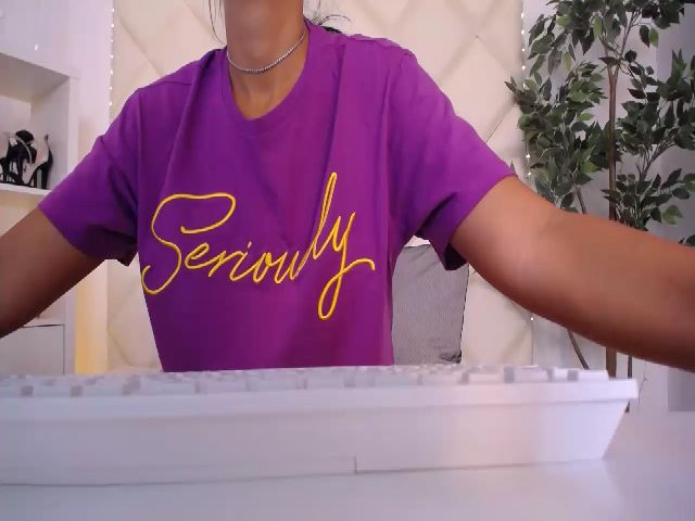 Live sex webcam photo for Tracylowe #268632503