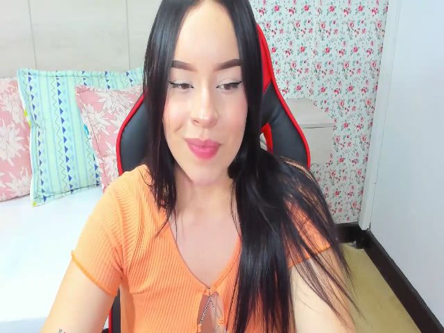 Live sex webcam photo for Sexxygirl18x #268634582