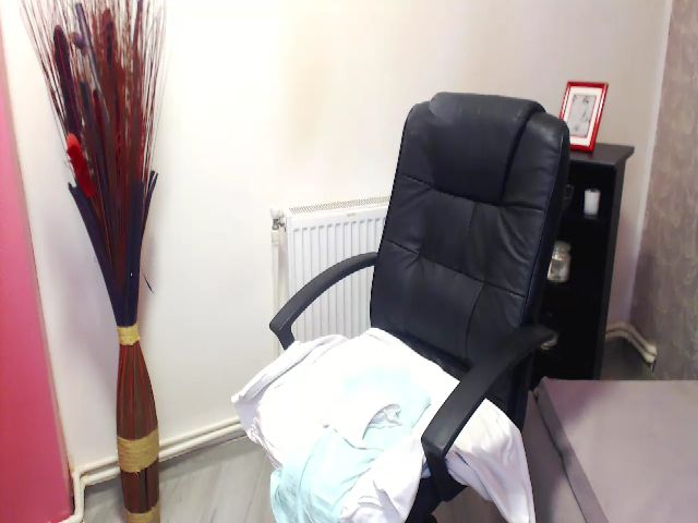 Live sex webcam photo for ElenaSworld #268633396