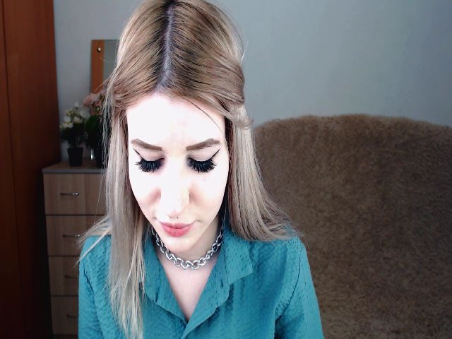 Live sex webcam photo for Alison_Moonli #268650386