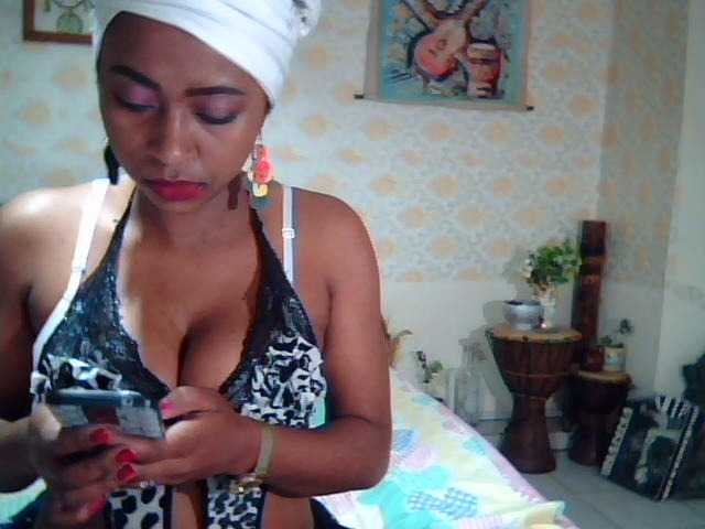 Live sex webcam photo for yrinah #268646477