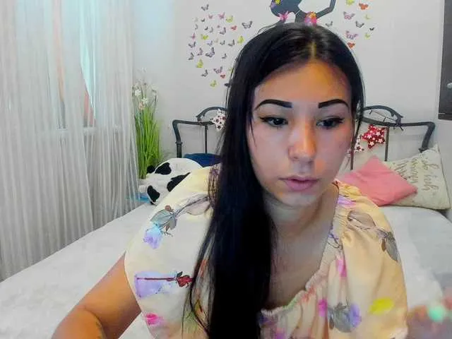 Live sex webcam photo for HotRose01 #268640376