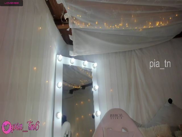 Live sex webcam photo for Pia_tn #268647796