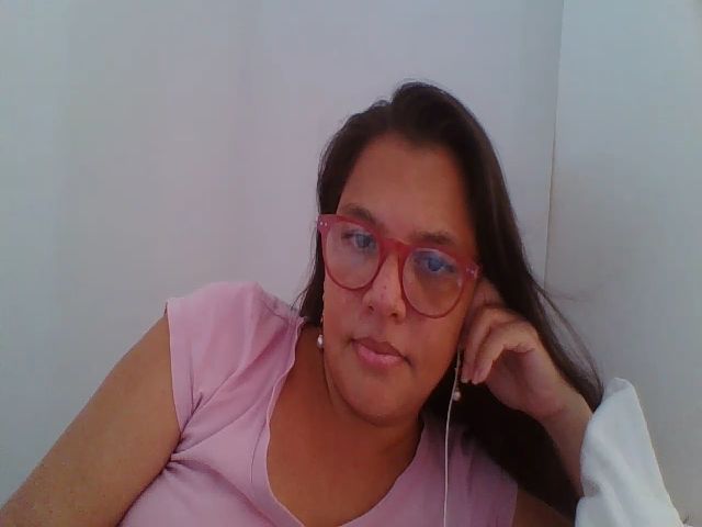 Live sex webcam photo for SweetLola01 #268648180