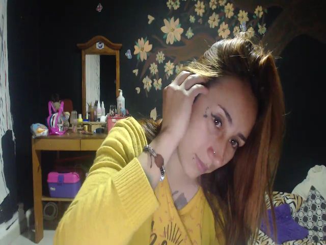 Live sex webcam photo for Scarlet_tatto #268632410