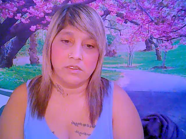 Live sex webcam photo for Roxyfoxy69 #268644469