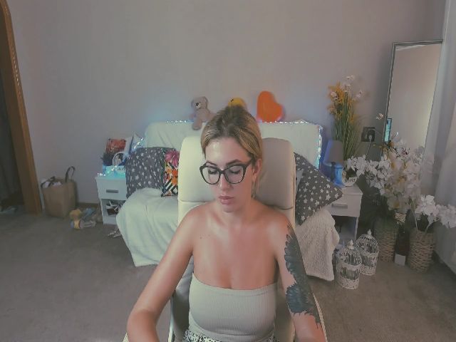 Live sex webcam photo for ArielAniston #268634423