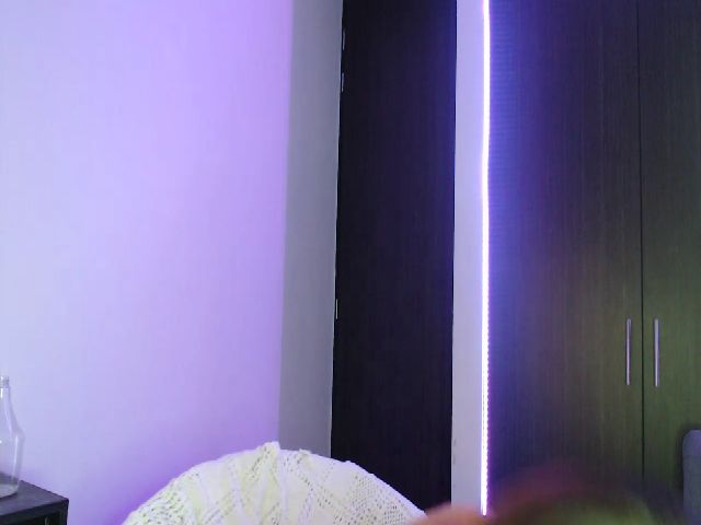 Live sex webcam photo for April_dew #268631500