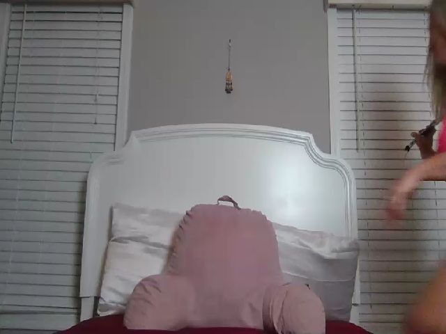Live sex webcam photo for DivineL1 #268631659
