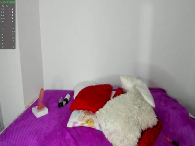 Live sex webcam photo for Rubi_26_ #268638407