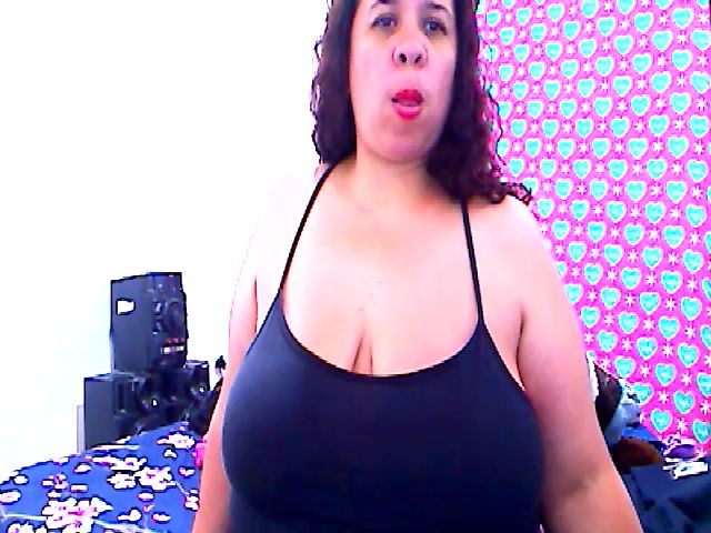 Live sex webcam photo for LatinaBigAss4 #268649087