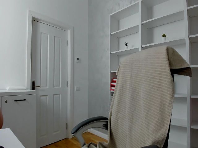 Live sex webcam photo for VanessaCroft #268632654