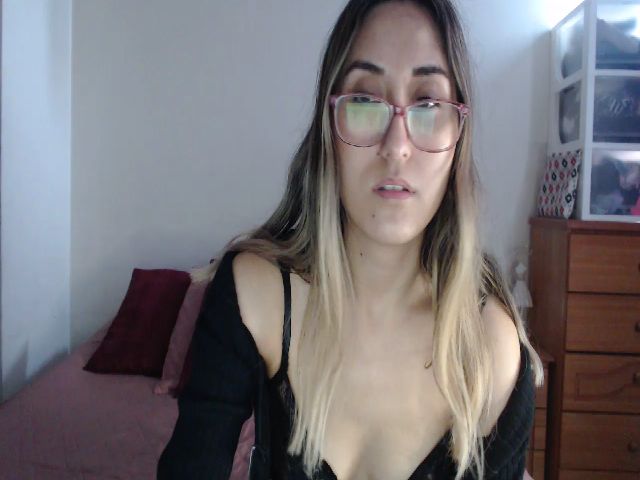 Live sex webcam photo for Ninimoon #268644468