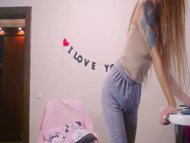 Live sex webcam photo for HotAndSexyGi #268641412