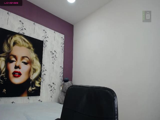 Live sex webcam photo for Alenaa_1 #268641633