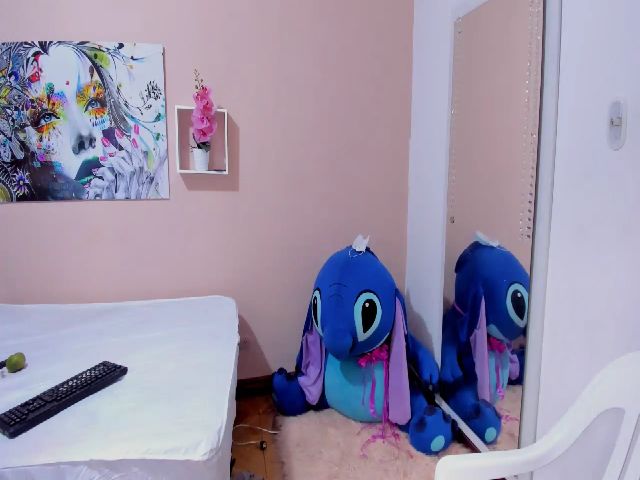 Live sex webcam photo for ZOE_CAT #268640935