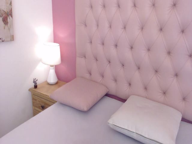 Live sex webcam photo for Keyra_R #268642291