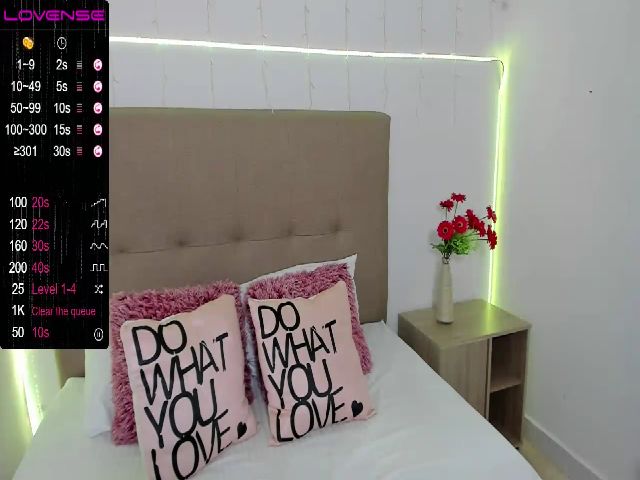 Live sex webcam photo for Nicol_sofia_ #268647993